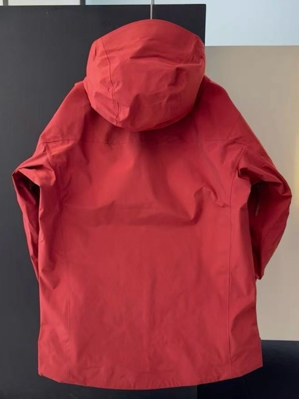 Arc'teryx Men’s Red alpha sv goretex pro Jacket - Picture 2 of 7